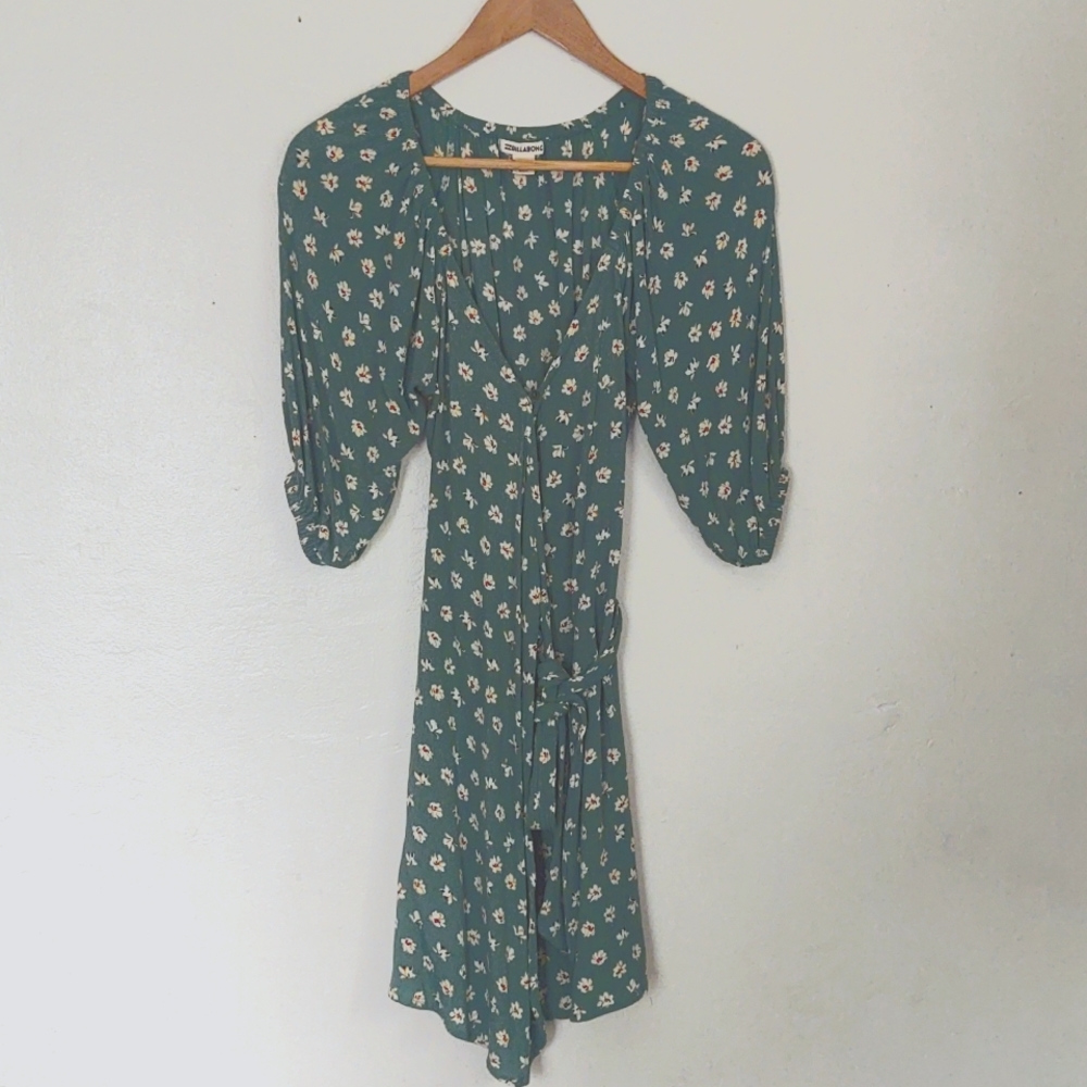 Billabong Green Floral Wrap dress sz Med women's